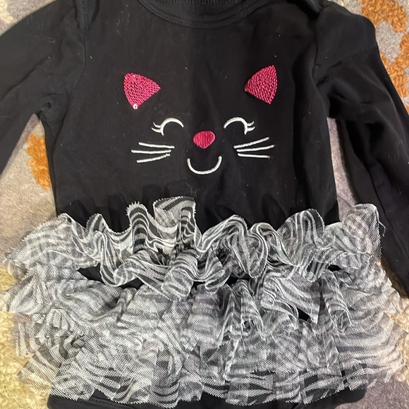 Black cat onesie. Size 9 month - Picture 2 of 3
